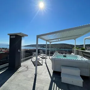 https://sky-garden.hotels-in-trogir.com
