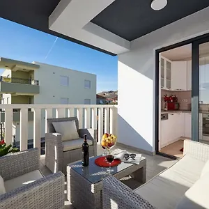https://apartment-misic-trogir.hotels-in-trogir.com